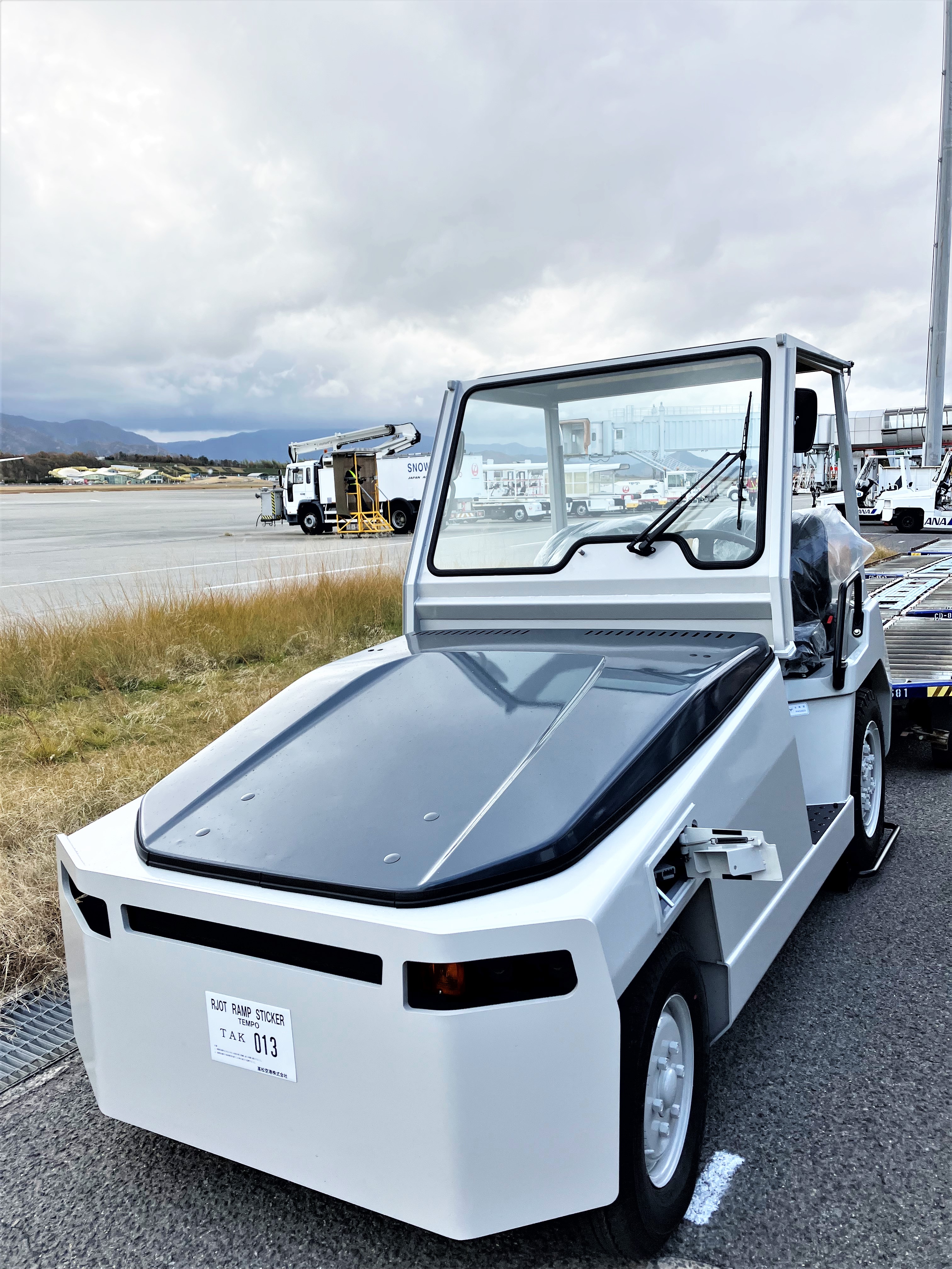続報 高松空港に電動トーイングトラクター Ev を配備し 実証事業を開始します Airport Ground Power 続報 高松空港に電動トーイングトラクター Ev を配備し 実証事業を開始します Airport Ground Power